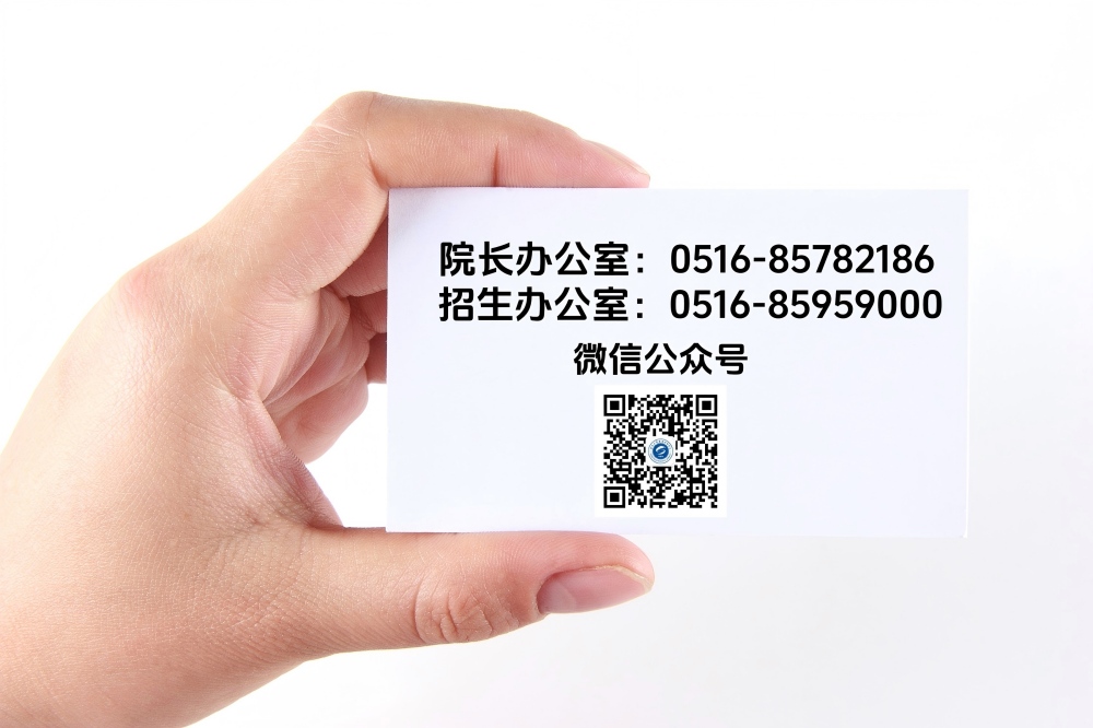 女性手握空白名片(1).jpg